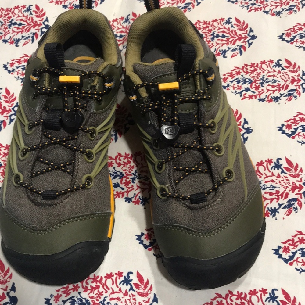 Keen CNX waterproof shoes, worn once, size 2